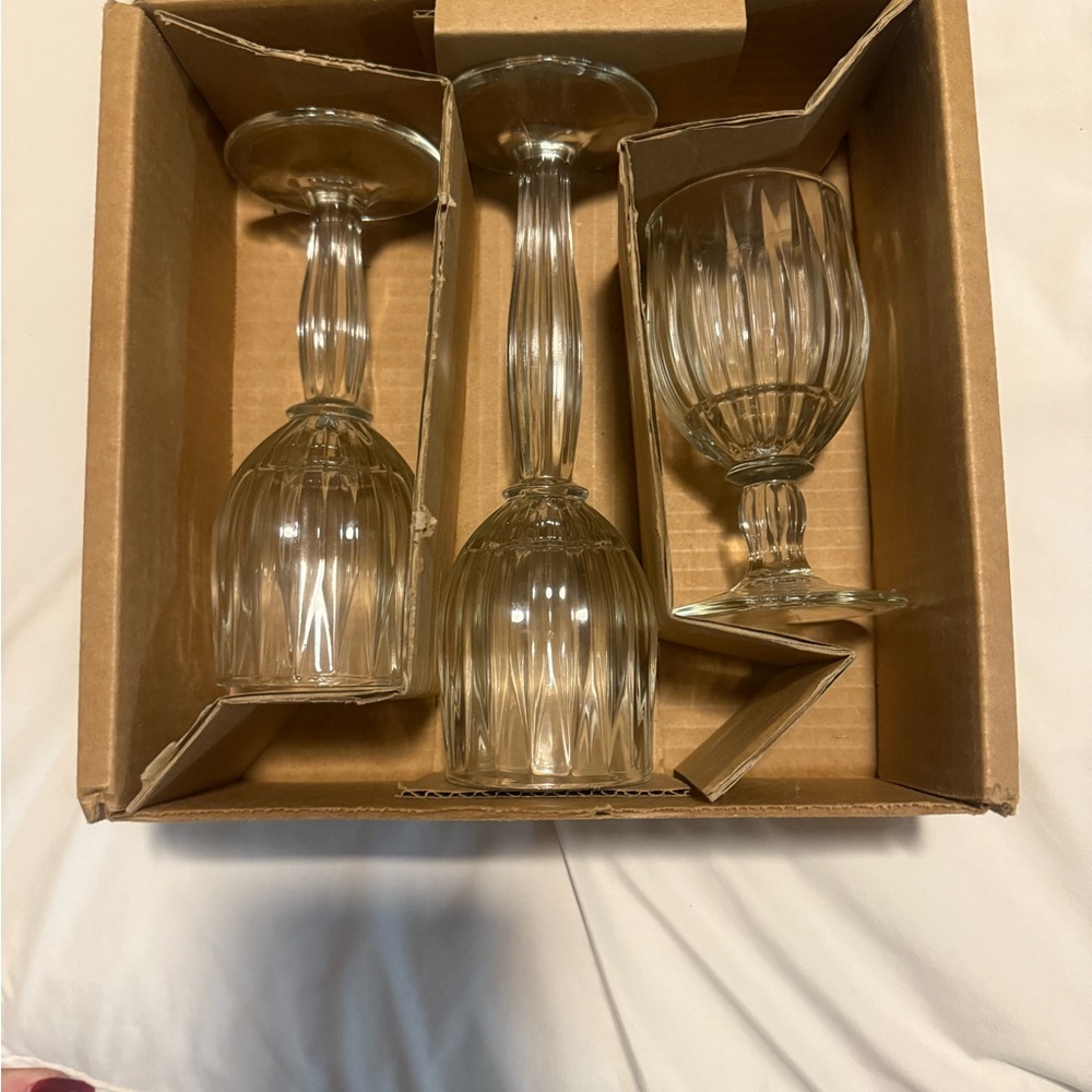 Elegant Clear Glass Goblets Set